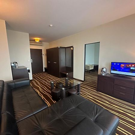 Hotel Business Faltom Gdynia Rumia Bagian luar foto