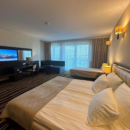 Hotel Business Faltom Gdynia Rumia Bagian luar foto