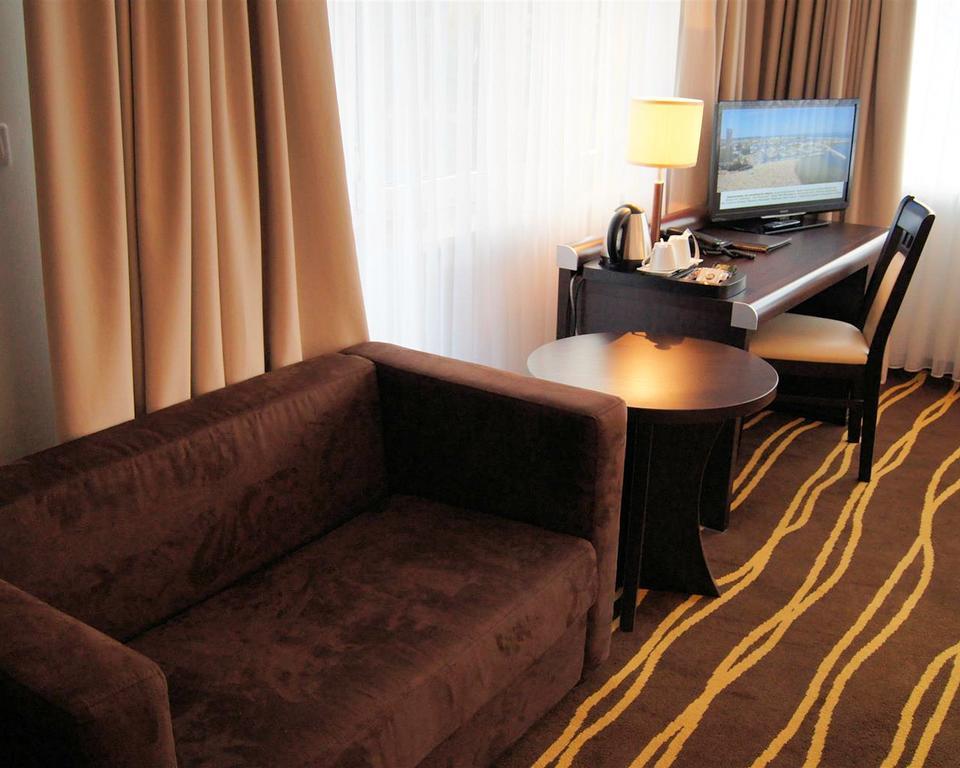 Hotel Business Faltom Gdynia Rumia Bagian luar foto