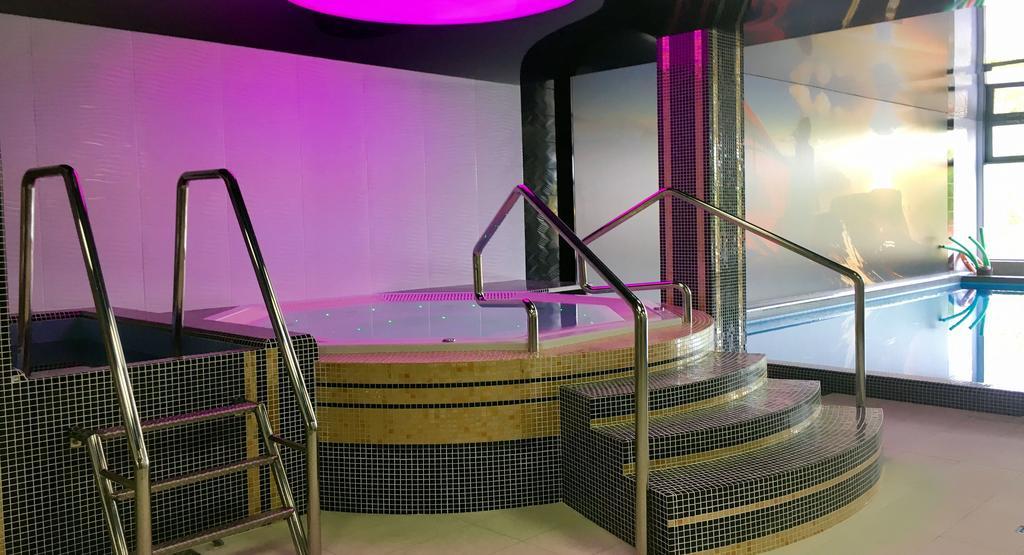 Hotel Business Faltom Gdynia Rumia Bagian luar foto